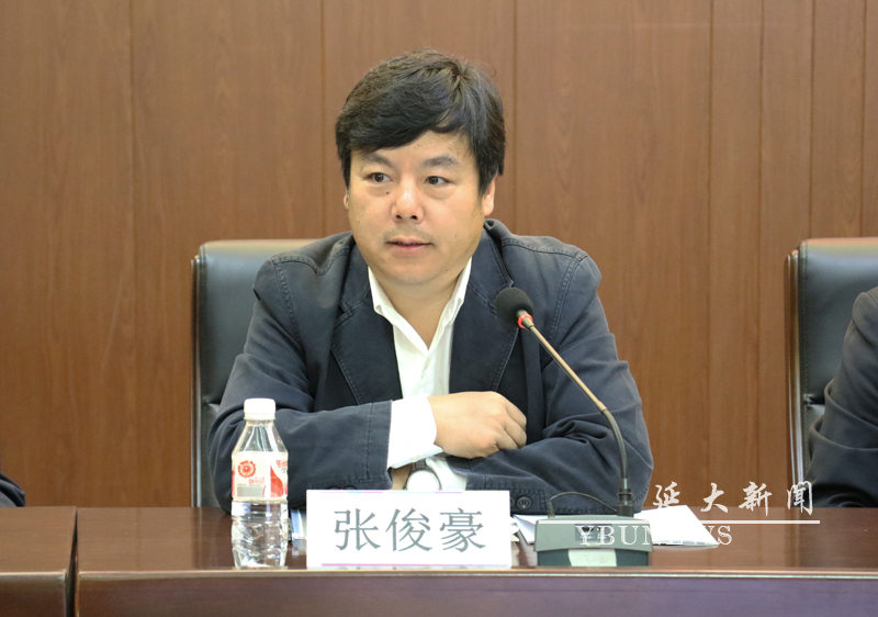 团体联合会副会长刘泓致辞学术研讨会全景与会人员合影(摄影 张传强)